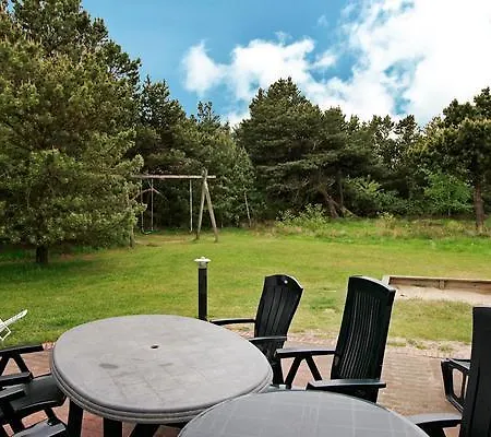 Five-bedroom Holiday In 10