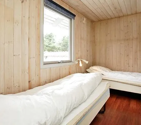 Holiday home Five-bedroom Holiday In 10 *