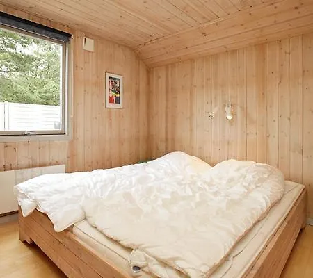 Five-bedroom Holiday In 10 *