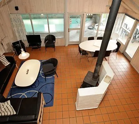 Five-bedroom Holiday In 10 Casa de Férias