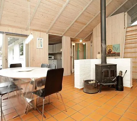 Five-bedroom Holiday In 10 *